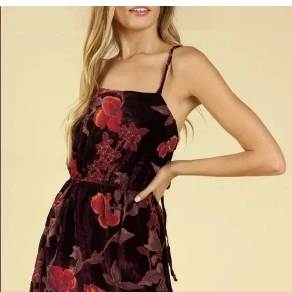 Honey Belle Red Floral Dress Velvet Spagetti Straps Size Small NWT - Picture 3 of 11